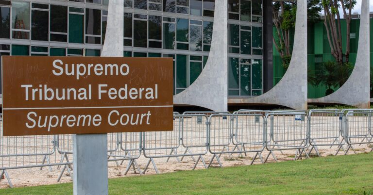 Moraes solicita sessão extra para julgar Bolsonaro no STF