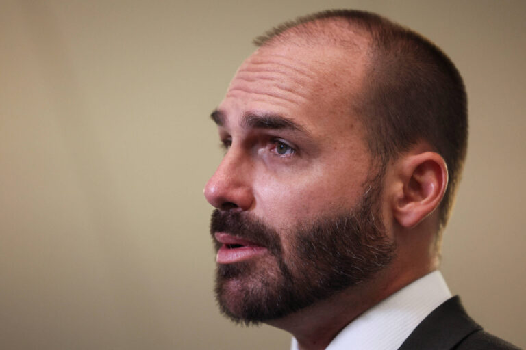 Eduardo Bolsonaro pode dividir a direita e beneficiar Lula