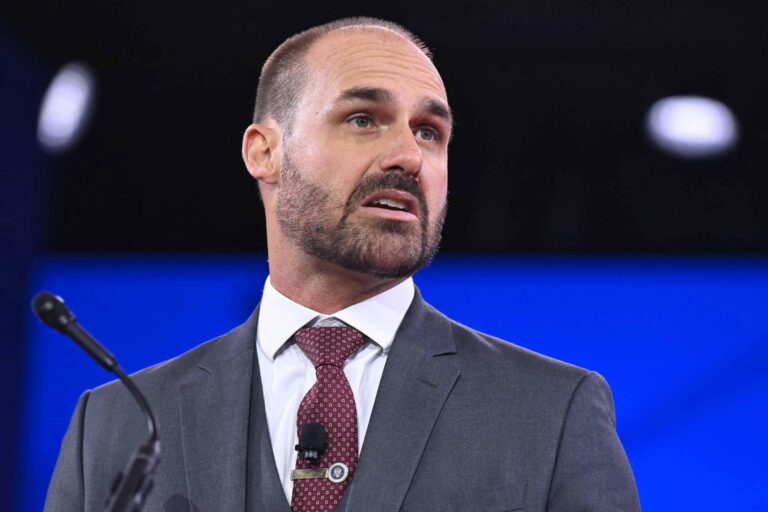 Eduardo Bolsonaro enfrenta risco de cassação após ações na Câmara