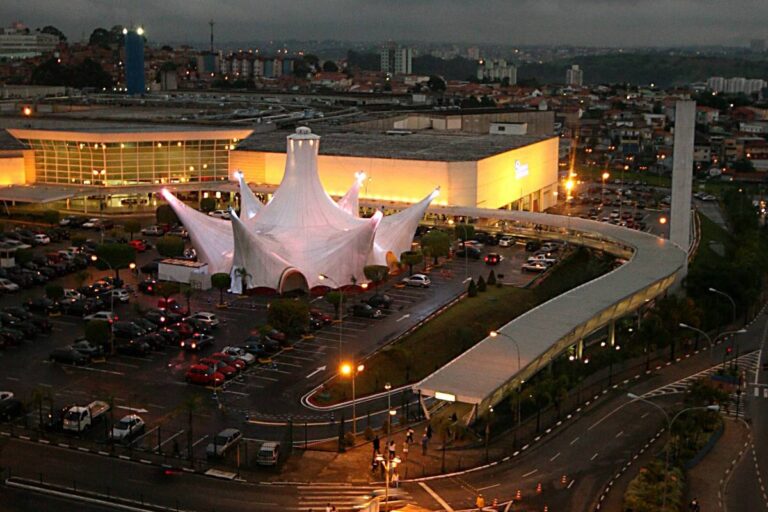 Indivíduo trans é rejeitado como ajudante de Papai Noel