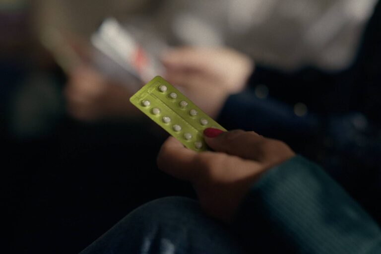 A série que expõe escândalo do anticoncepcional no Brasil