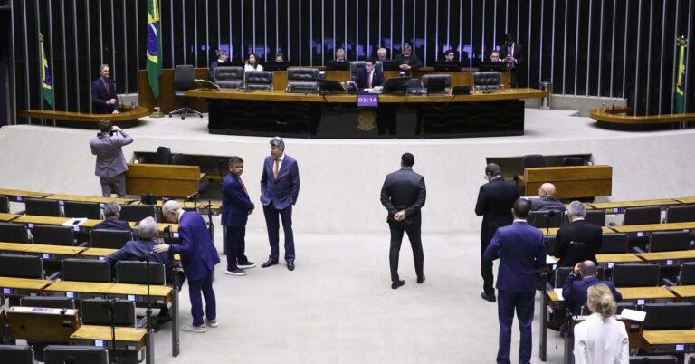 Câmara aprova urgência para projetos de lei