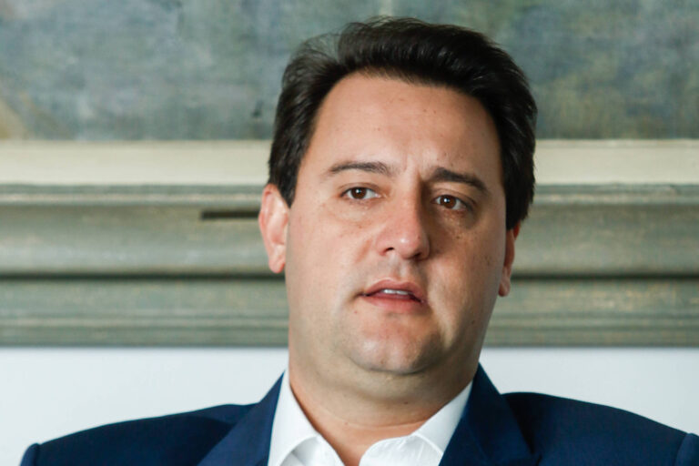 Candidatura de Ratinho Jr. é articulada como alternativa a Tarcísio de Freitas