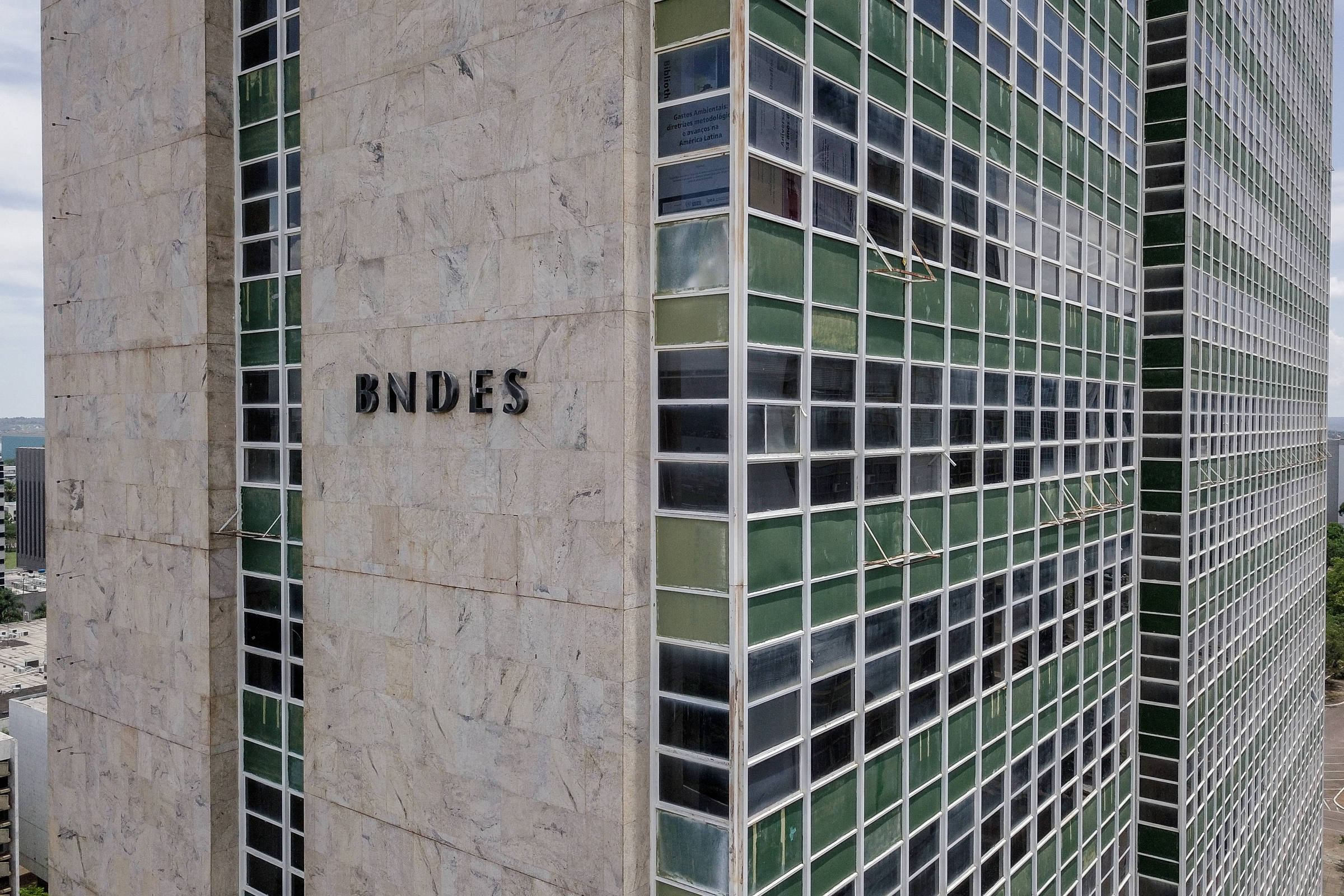 BNDES aprova financiamento para caminhões movidos a biometano