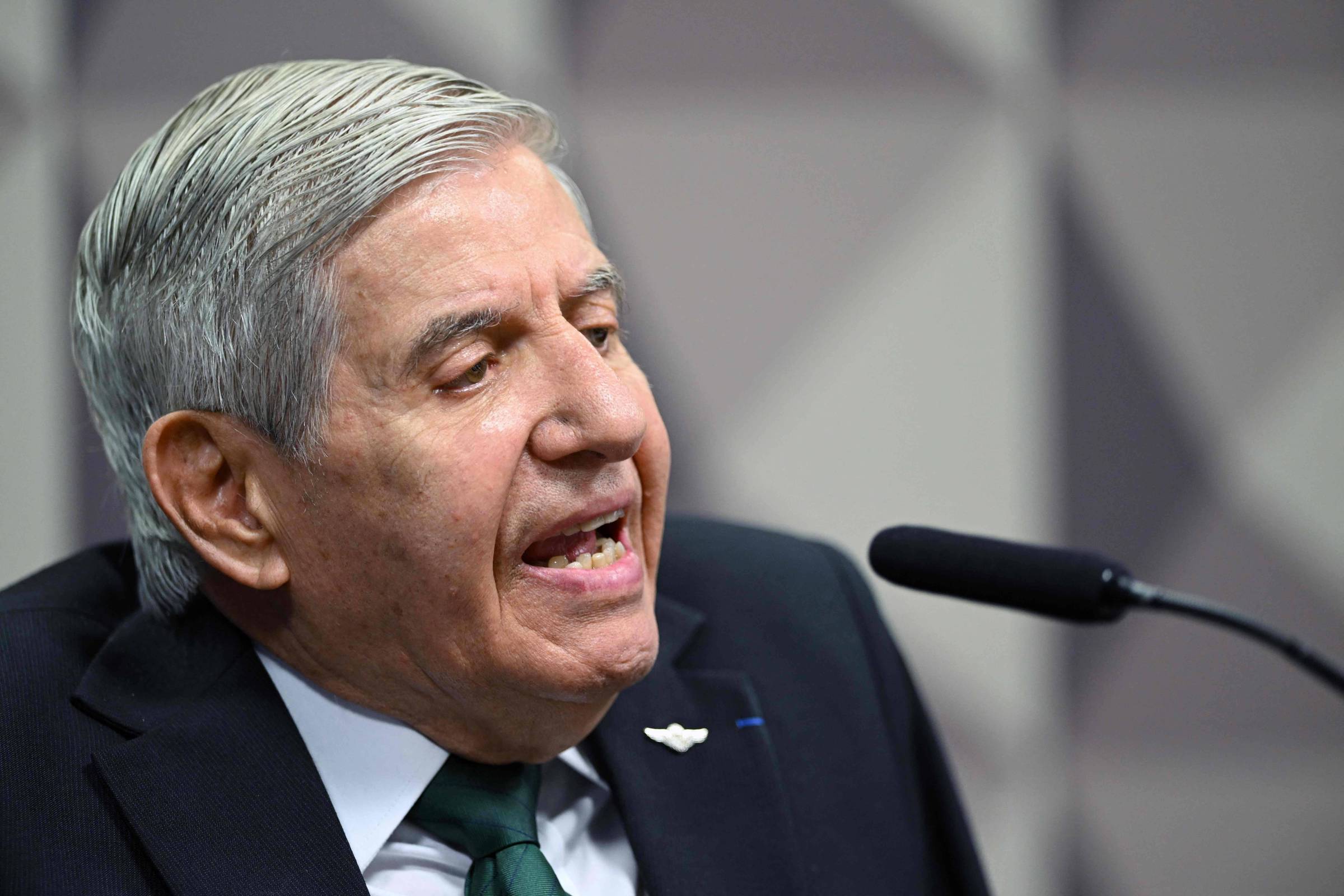 PGR propõe prisão domiciliar para o general Heleno, condenado por trama golpista