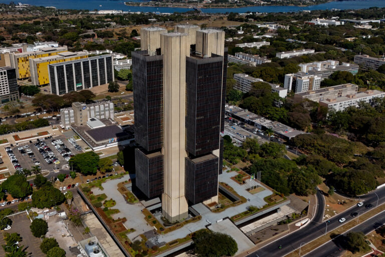 Dívida pública do Brasil chega a 78,6% do PIB em outubro de 2025