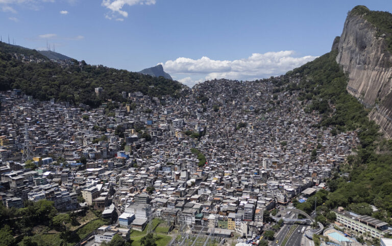 67,4% dos municípios brasileiros reportam loteamentos irregulares