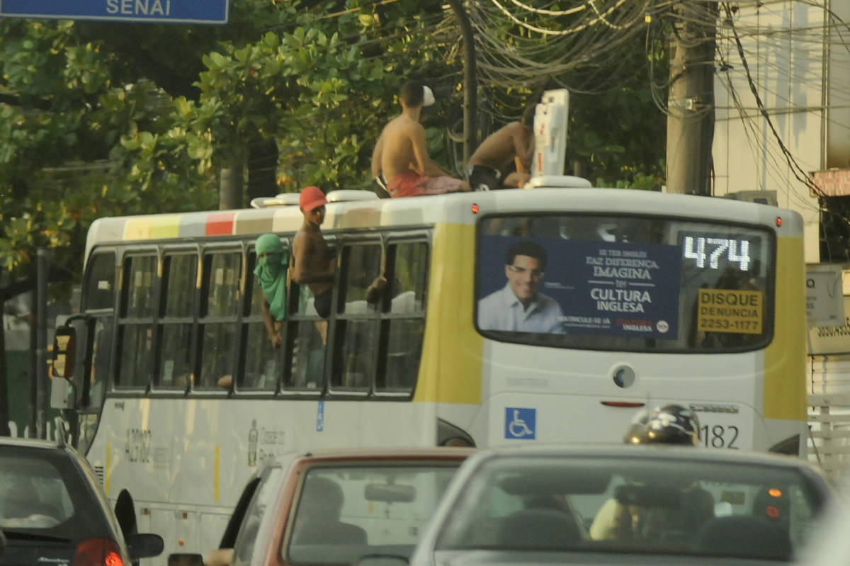 Livro revela realidades da linha de ônibus 474 no Rio de Janeiro