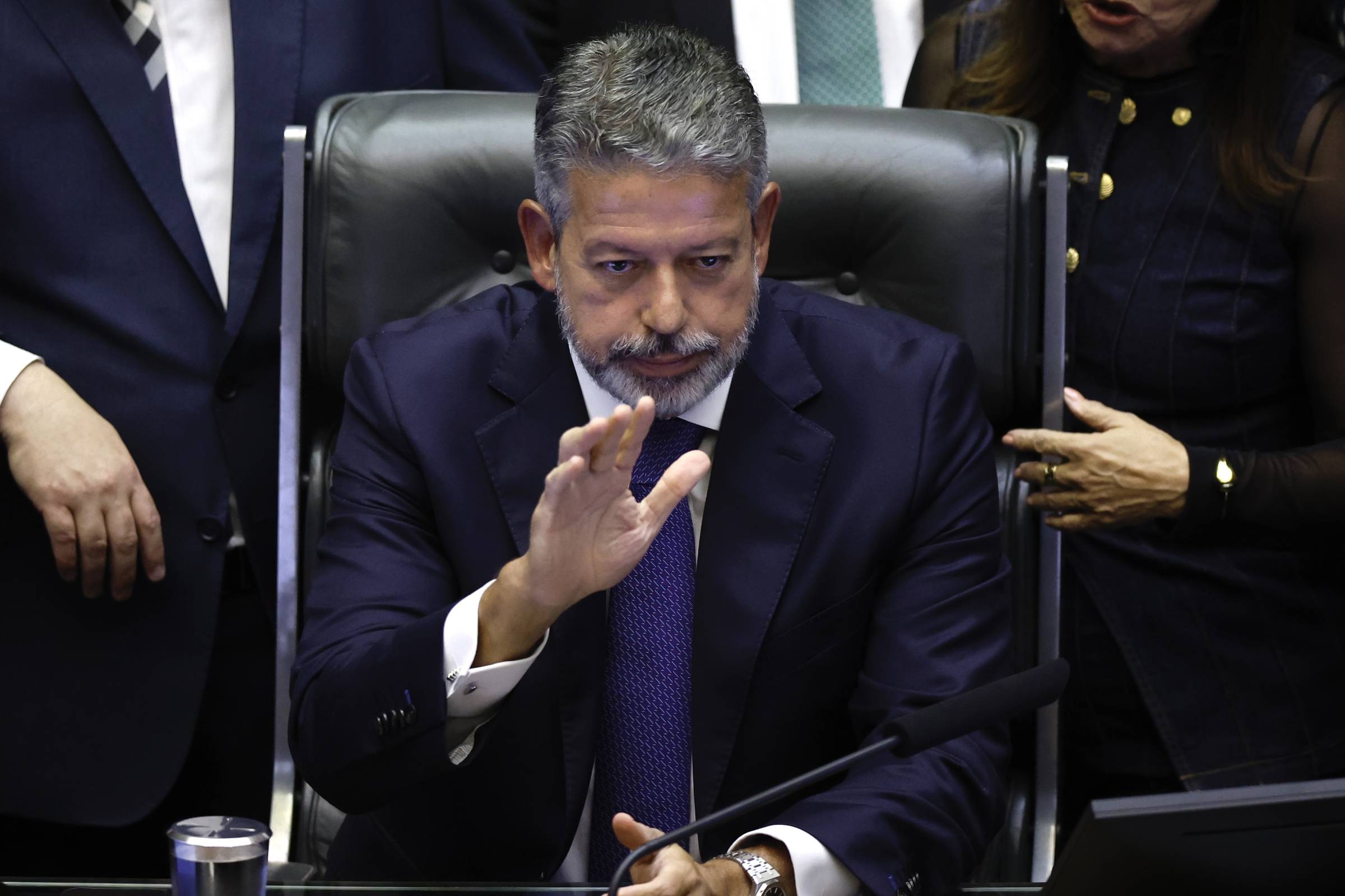 Câmara vota isenção de IR para até R$ 5.000