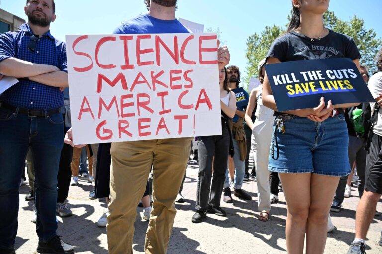 2025: um ano tumultuado para a ciência nos EUA, segundo editor da Science