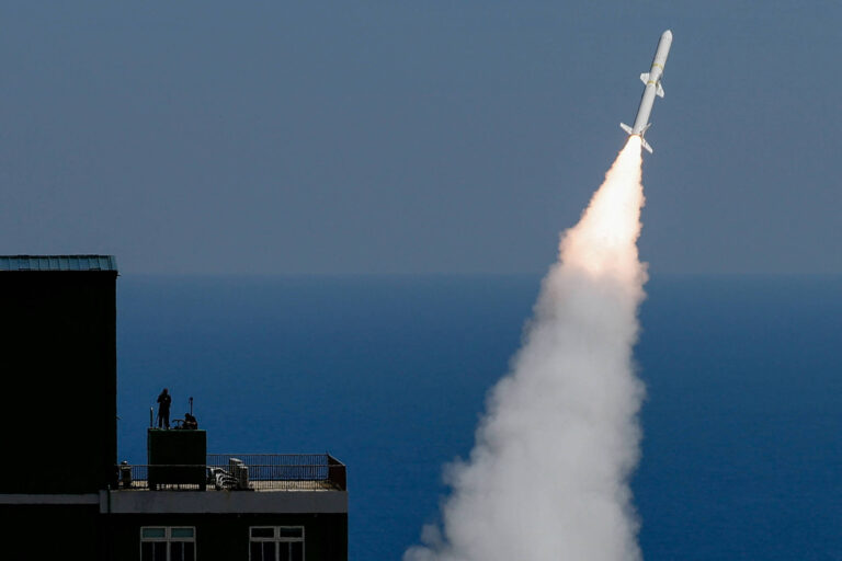 Rússia promete reagir a planos do Japão sobre mísseis próximos a Taiwan