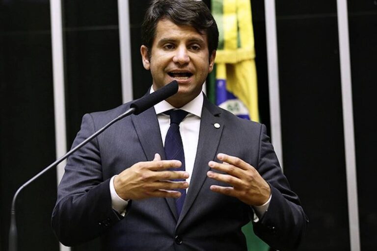 Taxação do streaming: interesses de plataformas e brasileiros