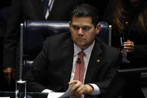 Alcolumbre adia sabatina de Messias e busca controle sobre o processo