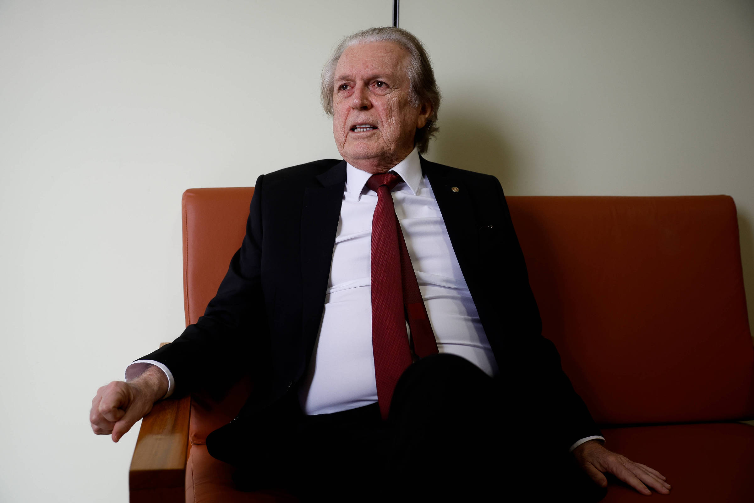 Deputado propõe voto remoto para parlamentares com mais de 80 anos