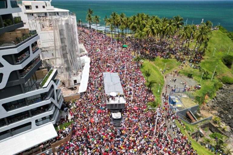 Senadores se mobilizam para rejeitar PEC da blindagem