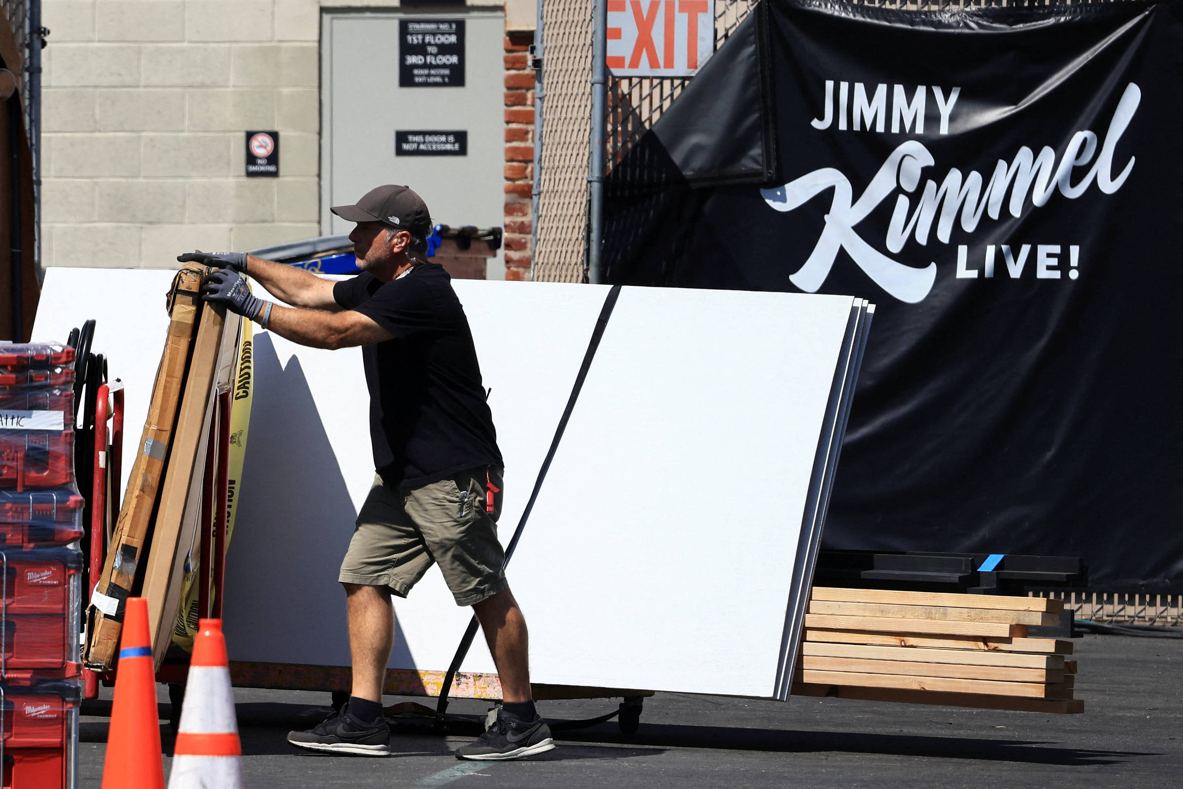 Suspensão de talk show de Jimmy Kimmel e suas implicações conservadoras