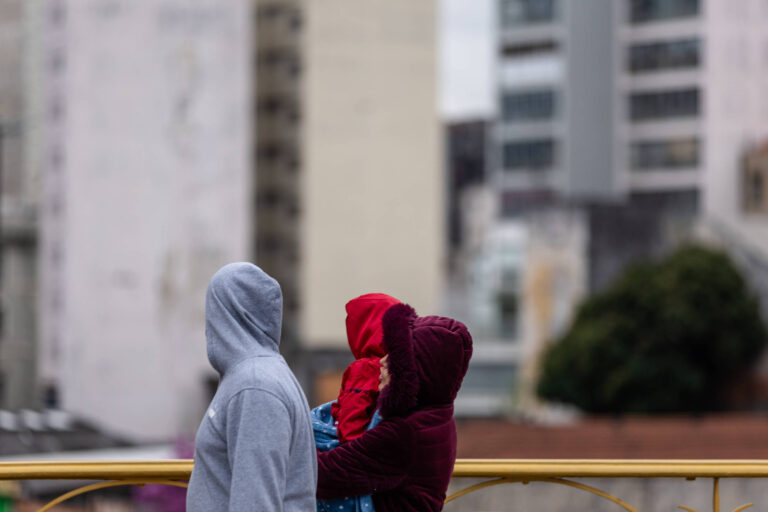 Previsão do tempo: fim de semana com manhãs frias e tardes quentes em SP