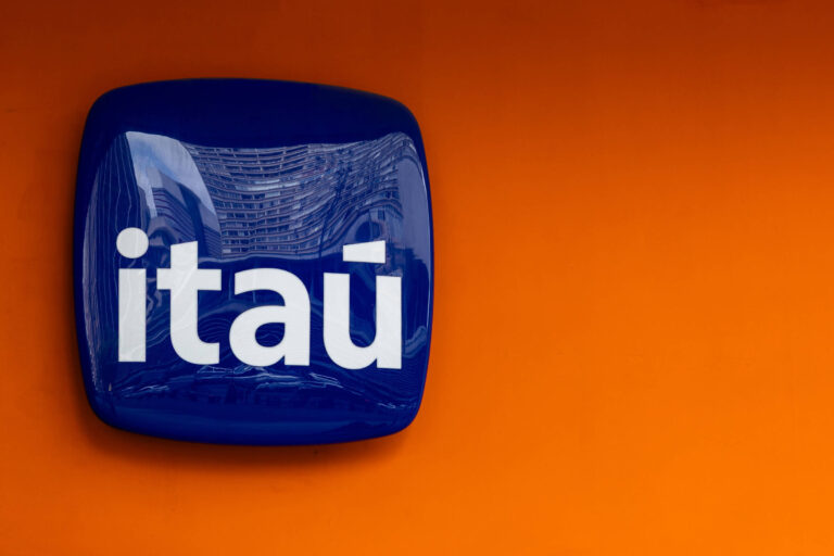 Itaú projeta saída de até US$ 35 bilhões do Brasil com nova tributação de dividendos