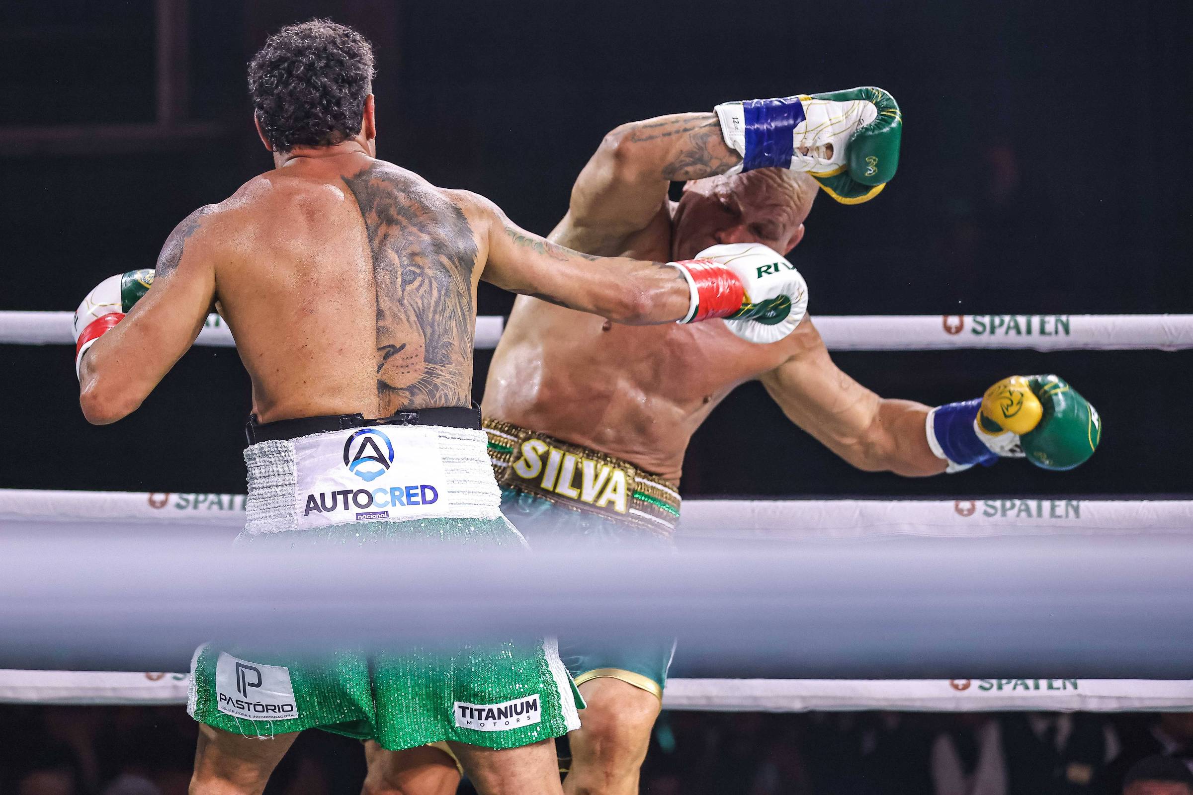 Confusão marca luta entre Popó e Wanderlei Silva