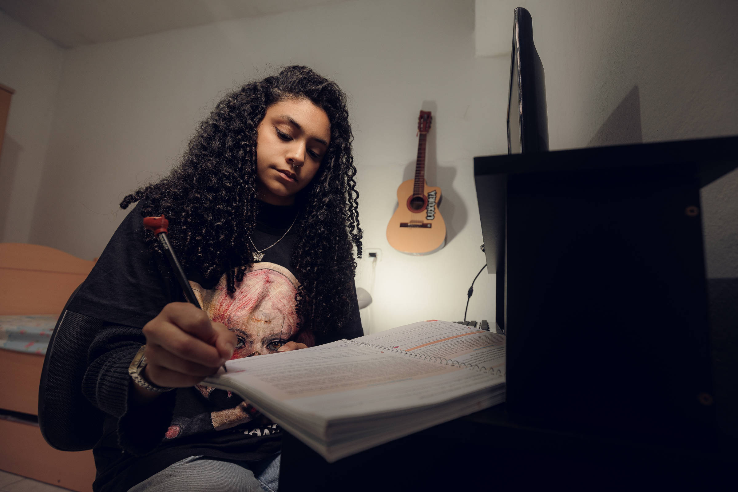 Estudantes buscam alternativas para suprir lacunas do ensino médio