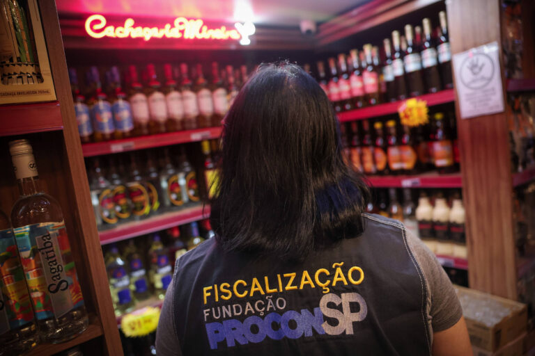 Médicos alertam sobre riscos de intoxicação por metanol