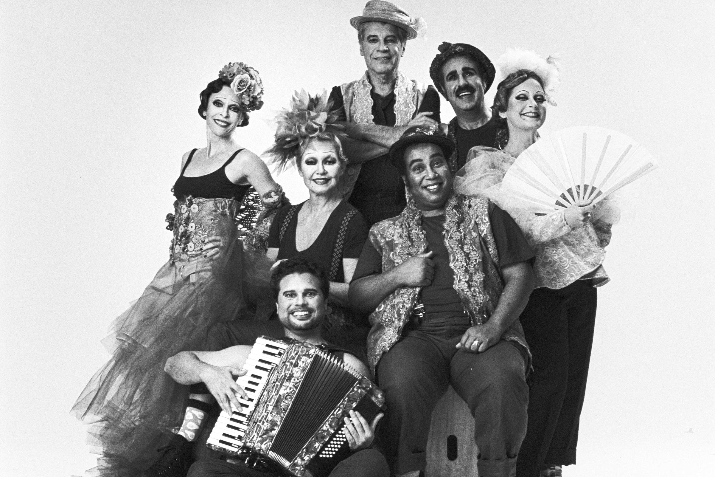 Teatro ‘Os Mambembes’ estreia com Cláudia Abreu e Paulo Betti em São Paulo