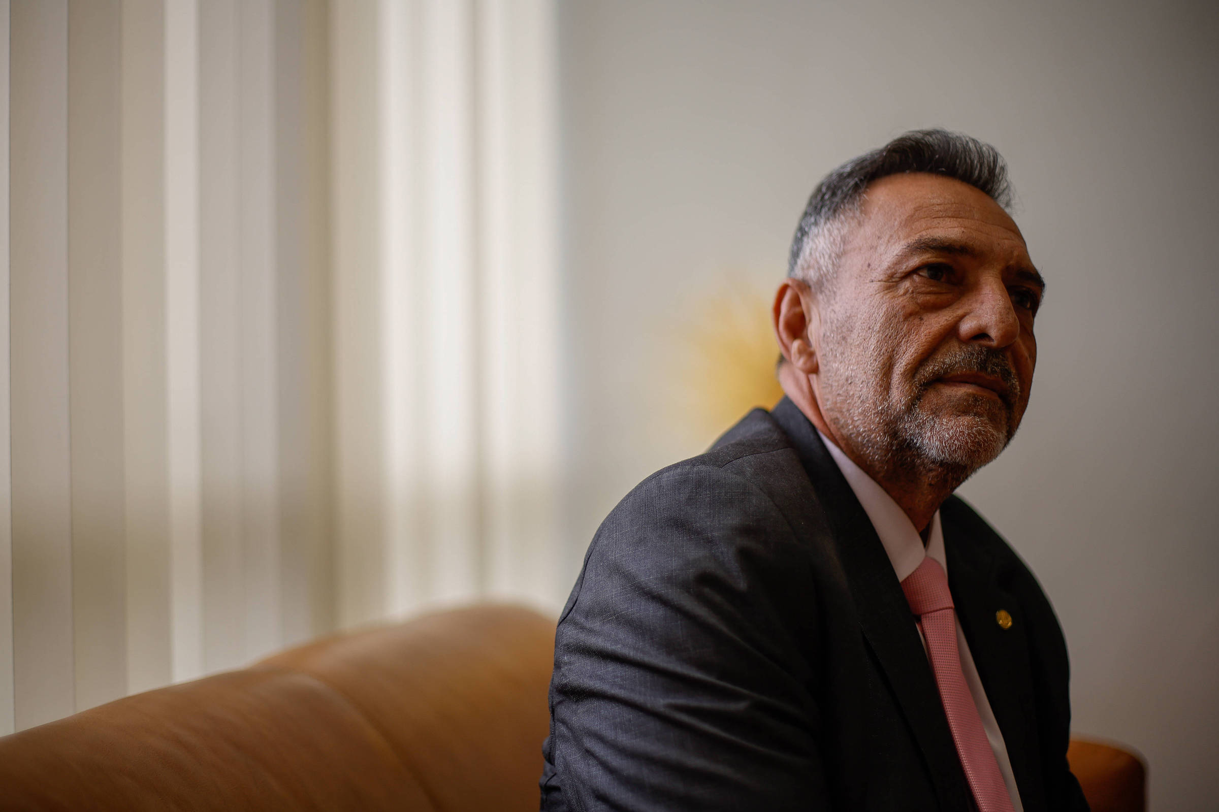 Deputado critica leis ambientais e justifica apelido de Dirceu a trator