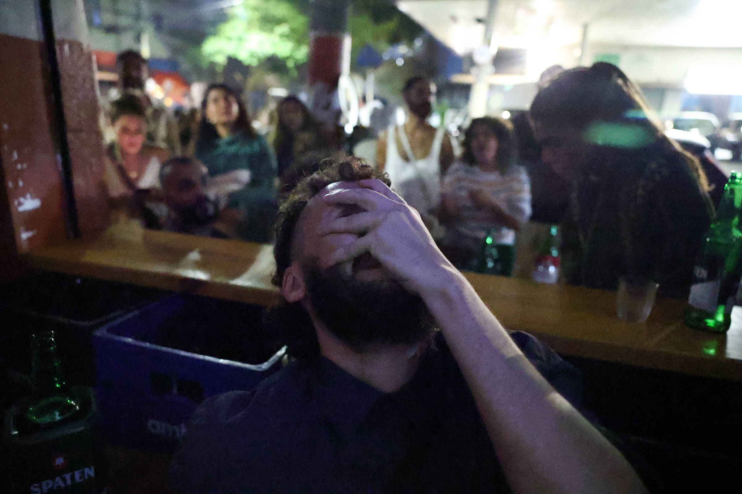 Final de ‘Vale Tudo’ atrai público a bares em São Paulo