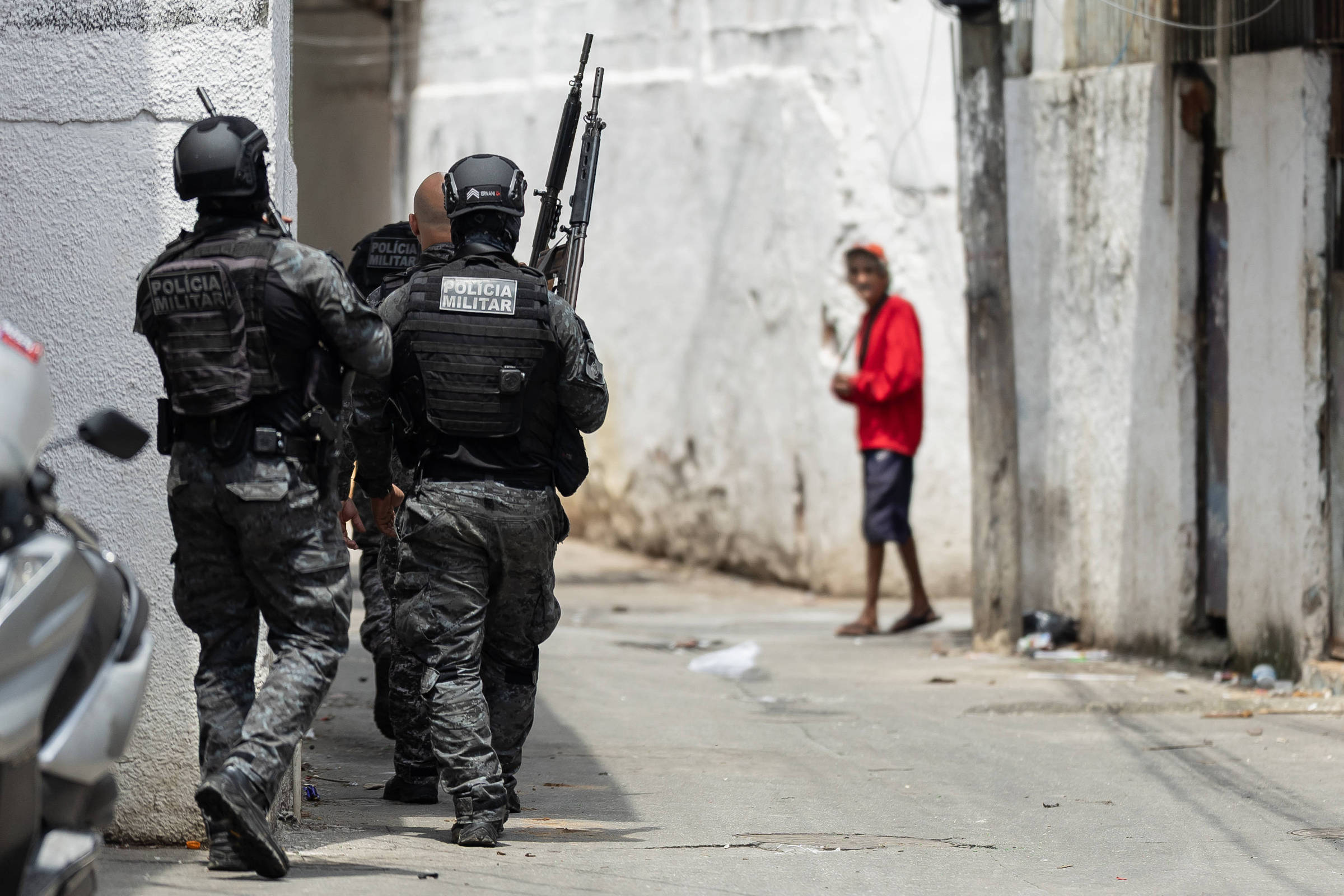 Operação da Corregedoria da PM mira policiais suspeitos de crimes no RJ