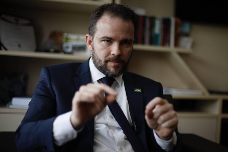 Governo Lula pode acionar STF contra pautas-bomba no Congresso