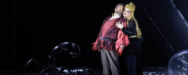 Macbeth: a ópera que traz a escuridão ao Theatro Municipal