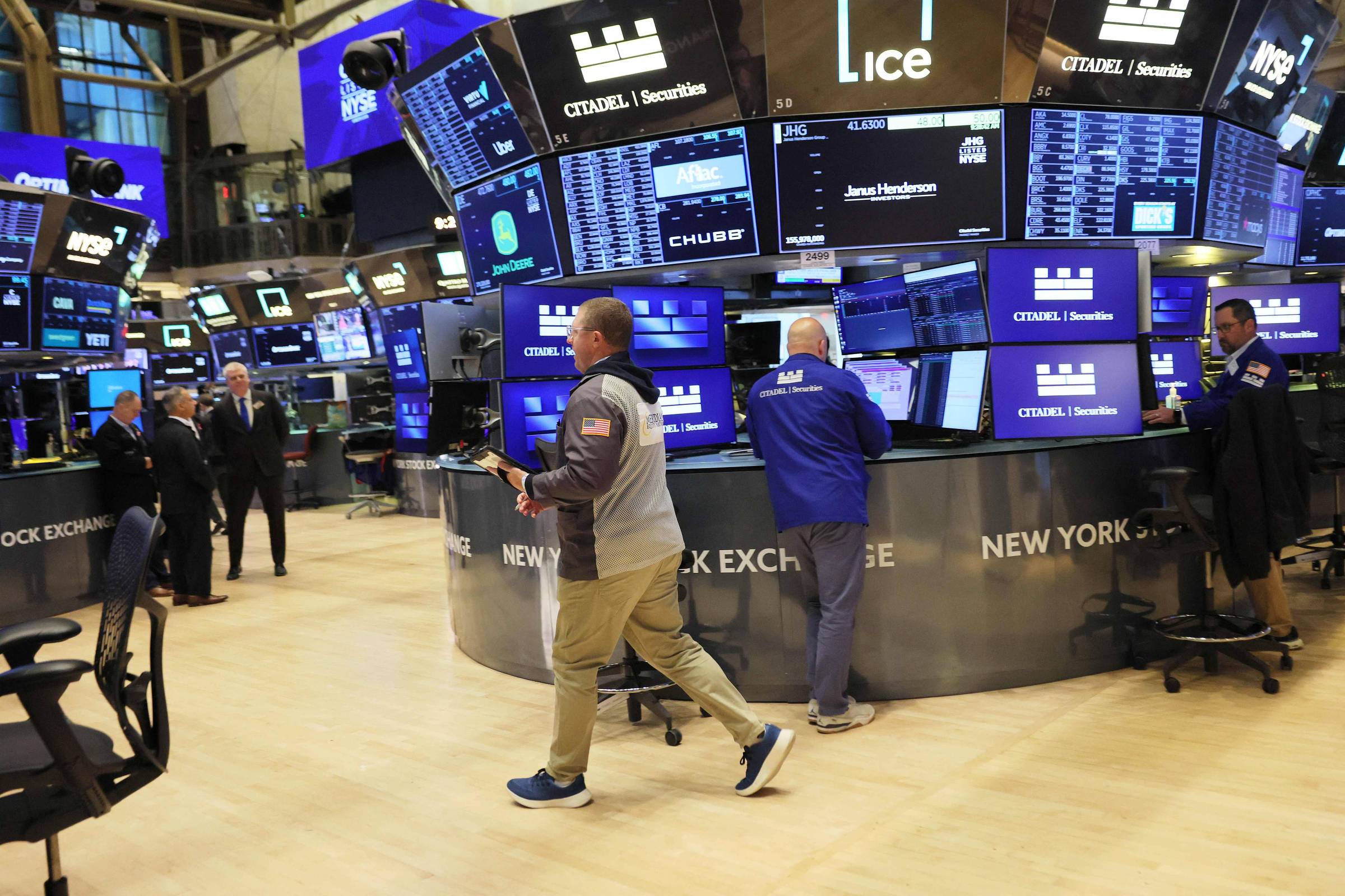 Big techs intensificam investimentos em IA, mas reações de investidores divergem