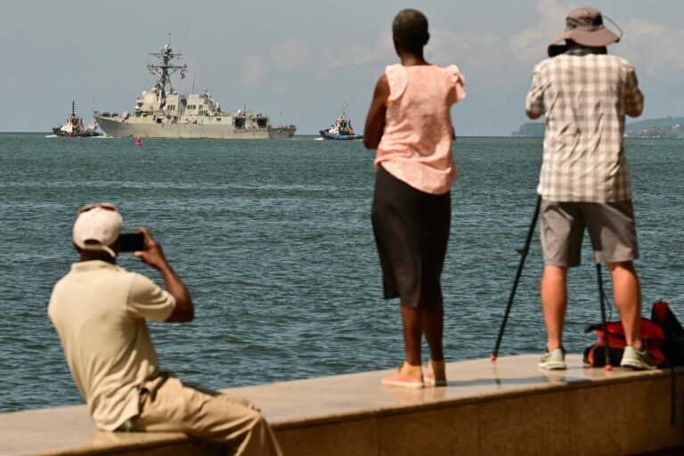 EUA realizam ataque no Caribe e matam três em embarcação de narcóticos