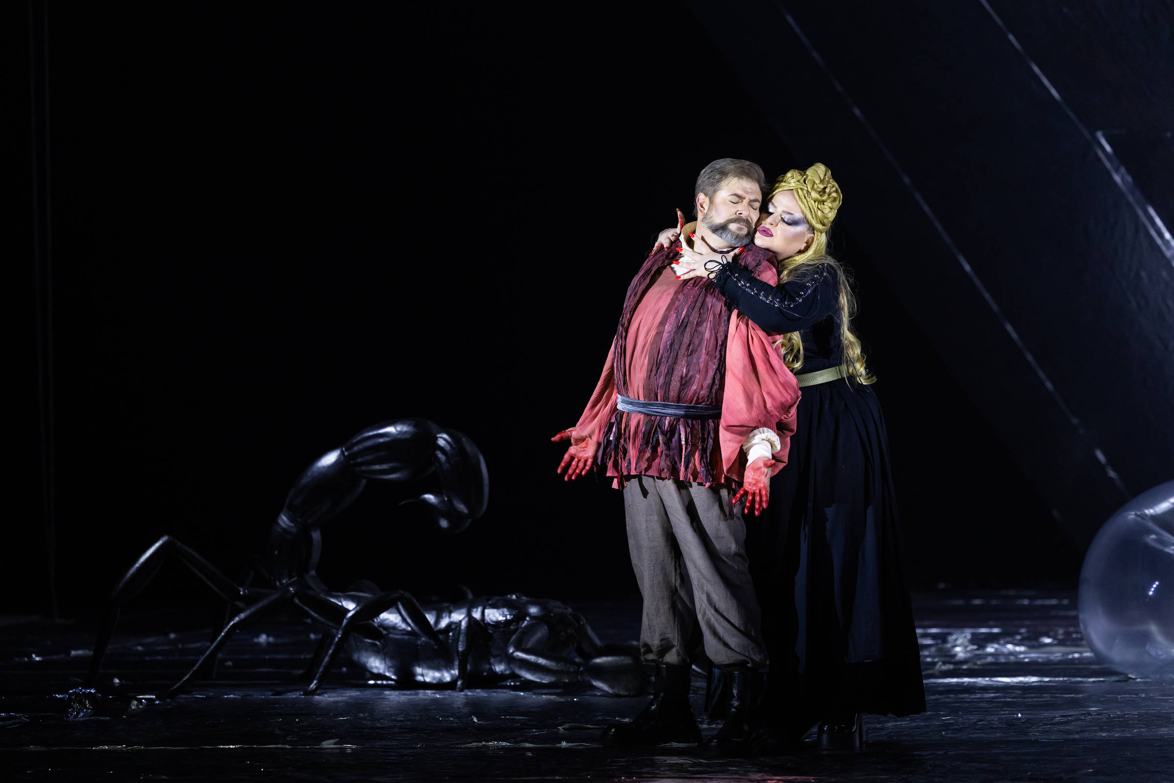 Música de excelência em ‘Macbeth’ contrasta com direção