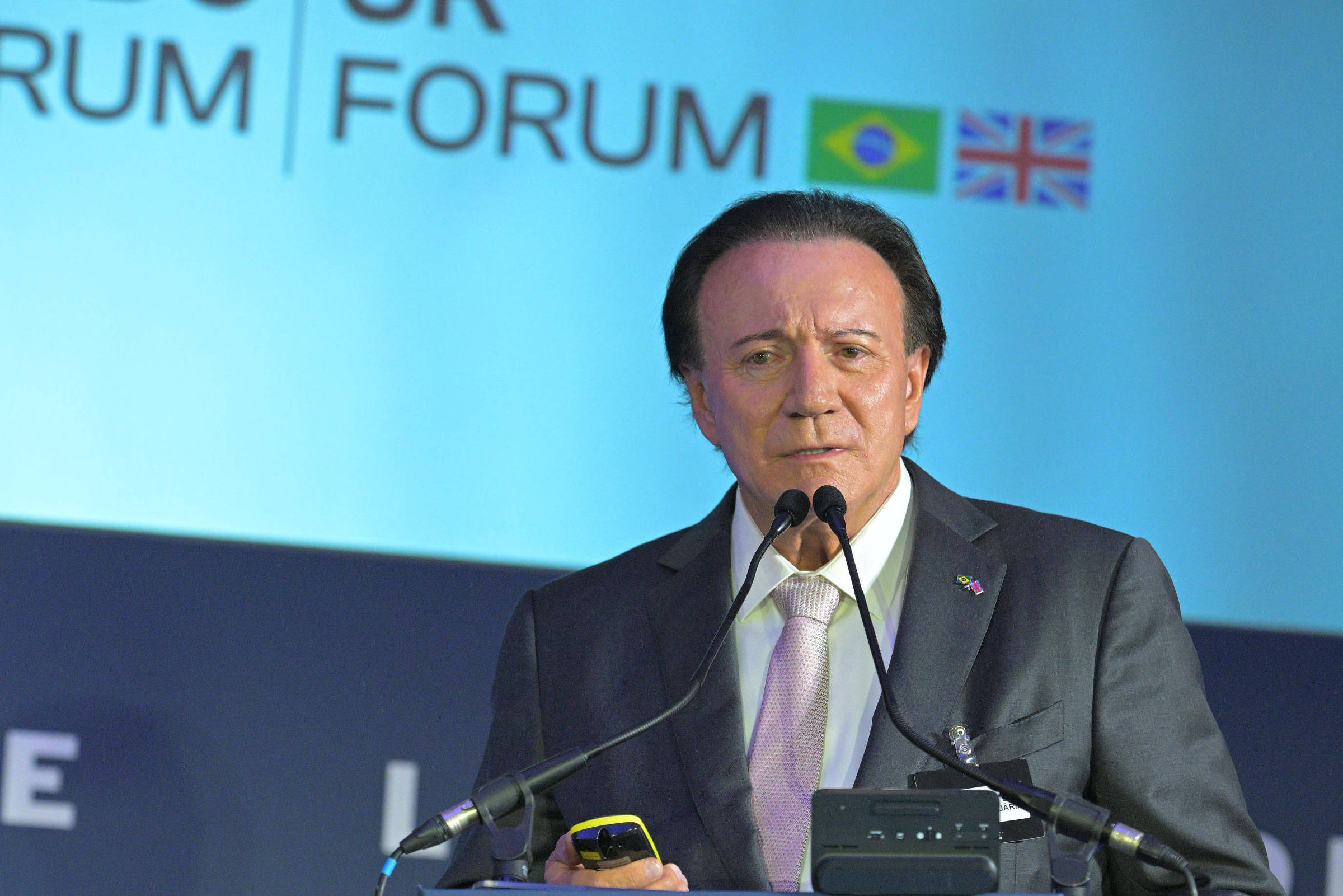 Crise de segurança e elogios a Castro marcam evento em Londres