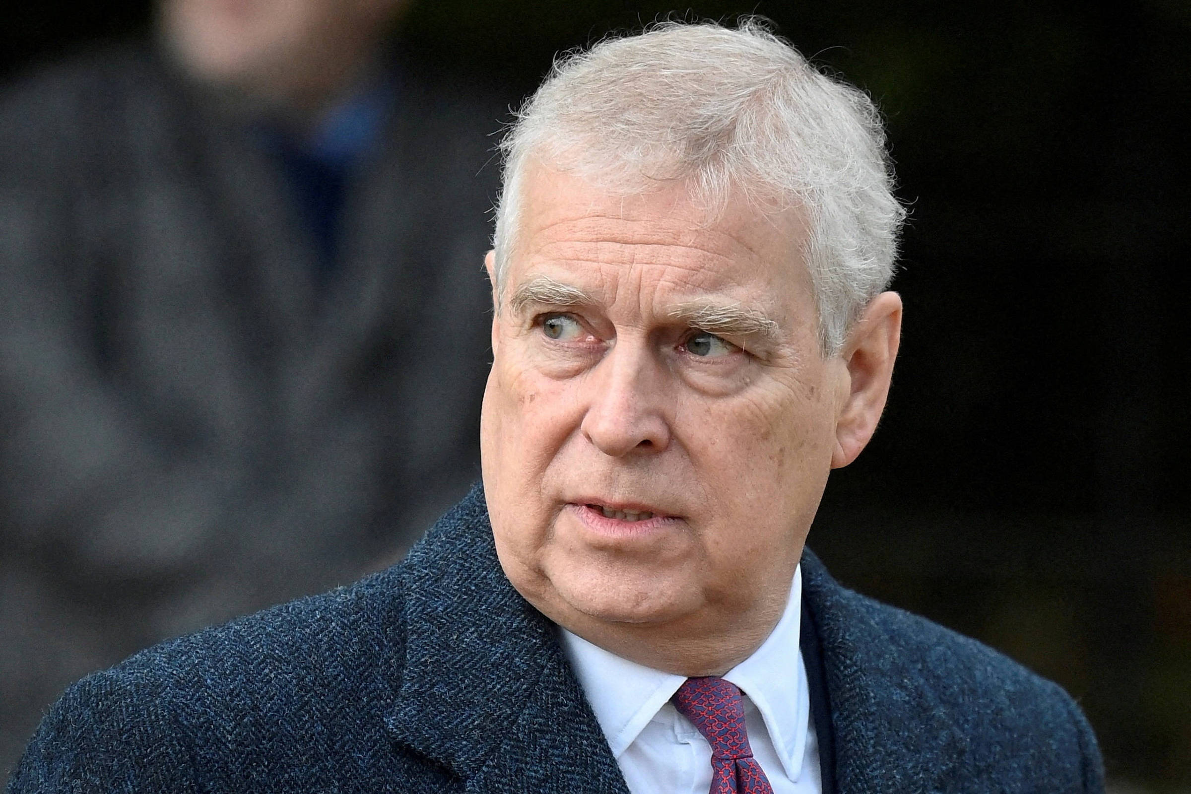 Trump lamenta situação da família real britânica após caso de Andrew Epstein