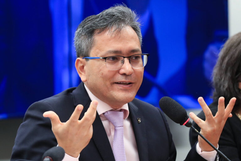 STF mantém exigência de empresas para informar benefícios à Receita