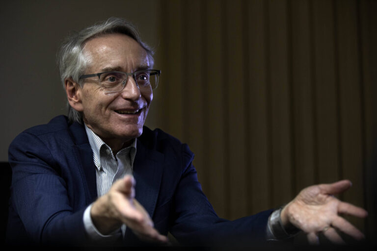 Professor da Faculdade de Medicina lidera disputa pela reitoria da USP
