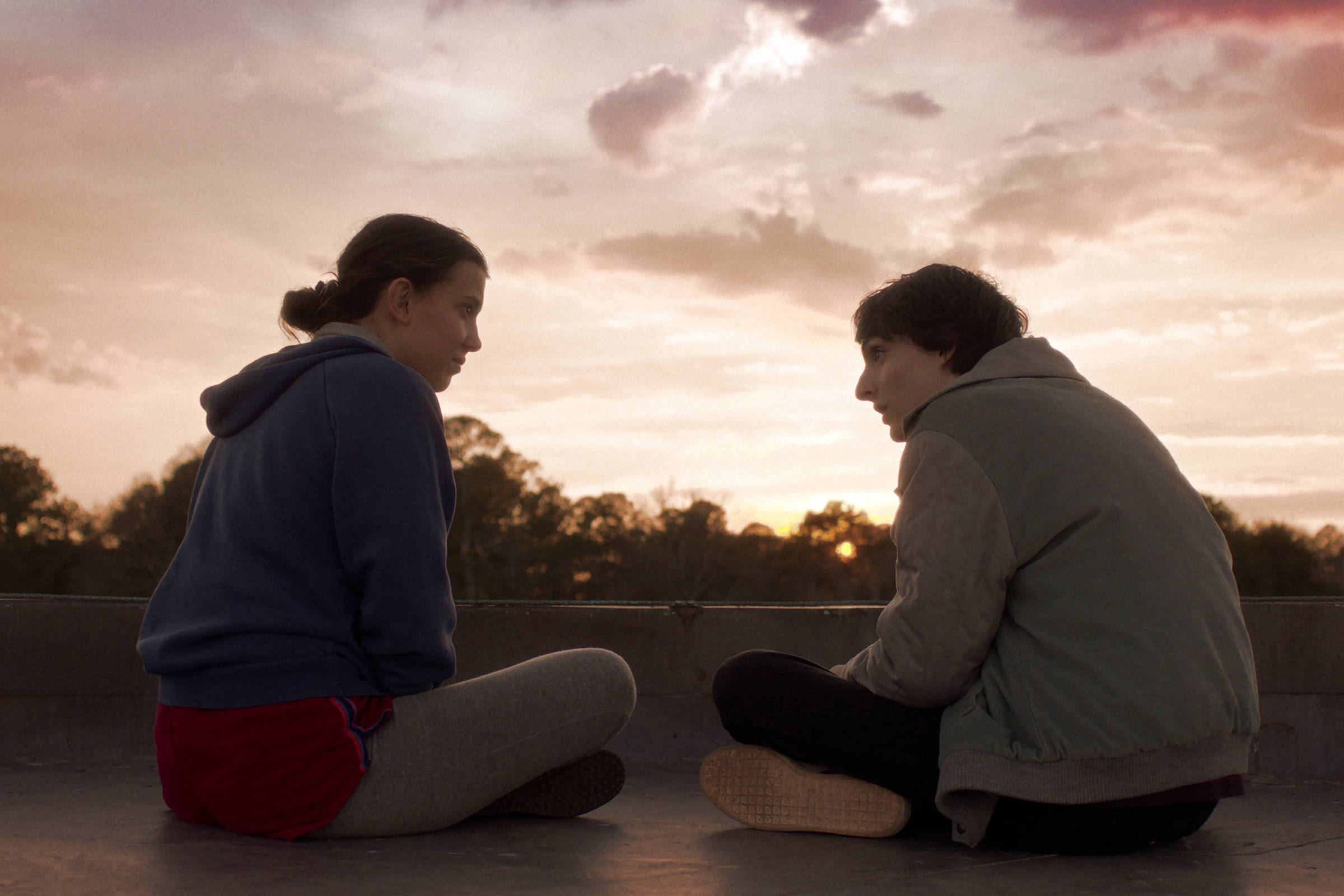 Millie Bobby Brown fala sobre clima de gravações em “Stranger Things”
