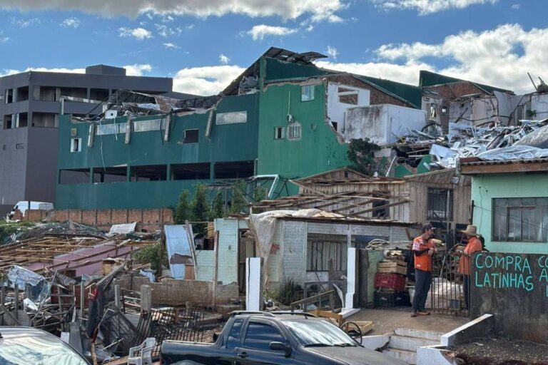 Tornados têm previsão limitada a 20 minutos, afirma especialista