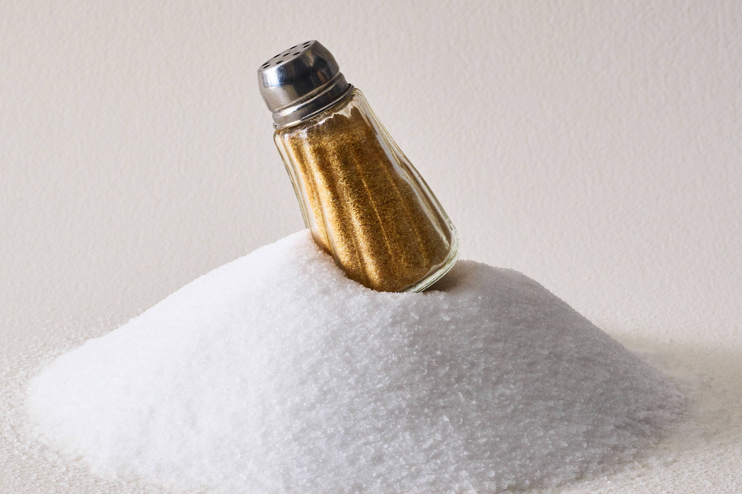 Quatro dicas para reduzir o consumo de sal na alimentação