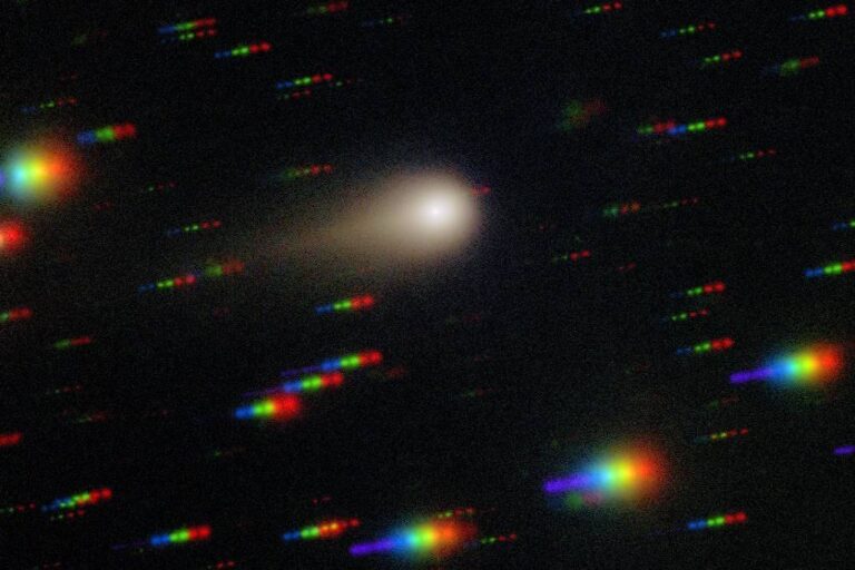 Crescimento da cauda do cometa 3I/Atlas é registrado por telescópio no Chile