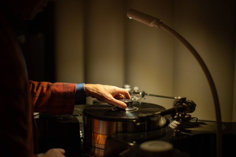 Estudo revela que ouvir música pode reduzir risco de Alzheimer