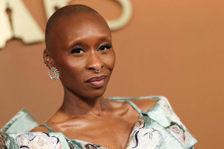 Cynthia Erivo relata instinto protetor ao defender Ariana Grande de homem