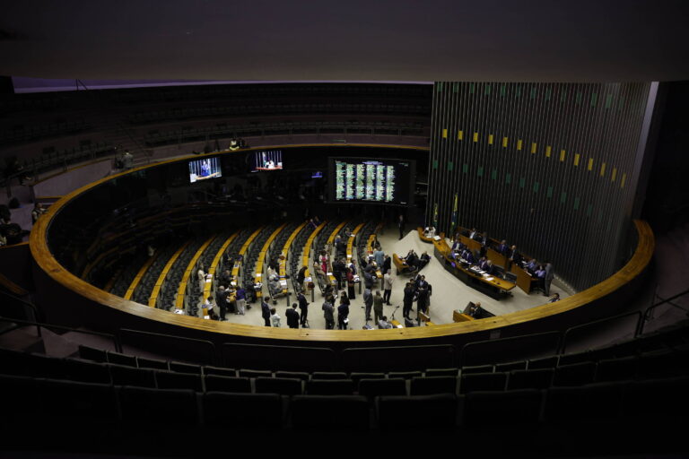 Congresso deve derrubar vetos ao programa de socorro a estados