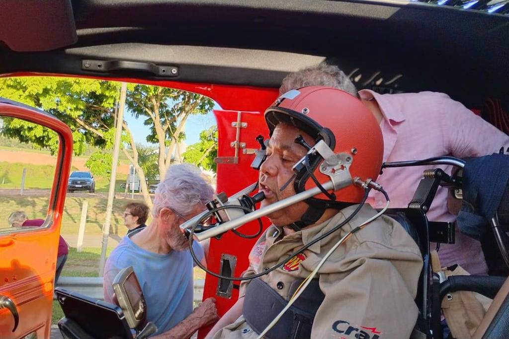Piloto tetraplégico usa tecnologia inovadora em corrida de calhambeques em SP