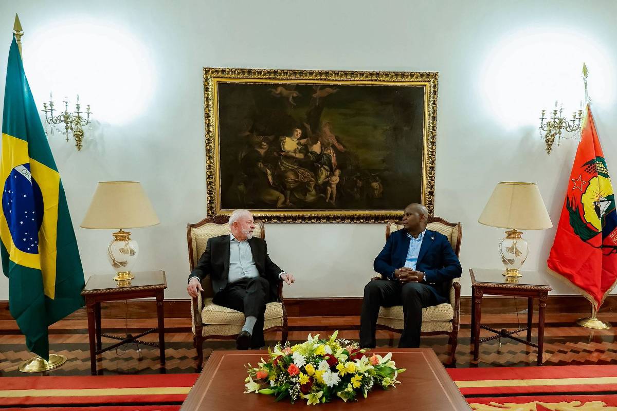 Lula realiza encontro bilateral com presidente de Moçambique