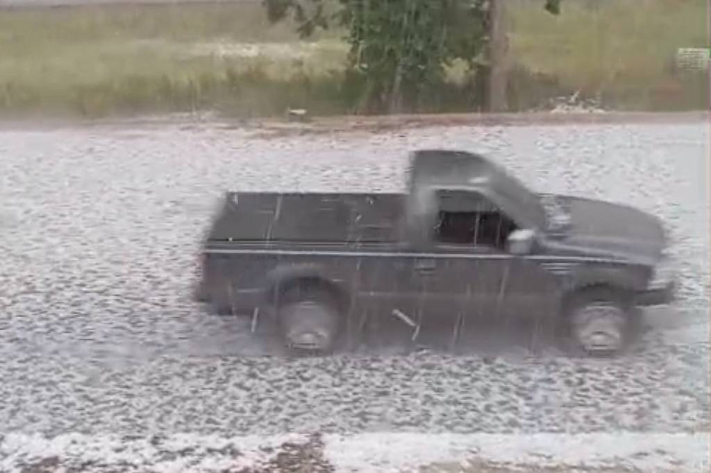 Erechim (RS) enfrenta emergência após tempestade de granizo
