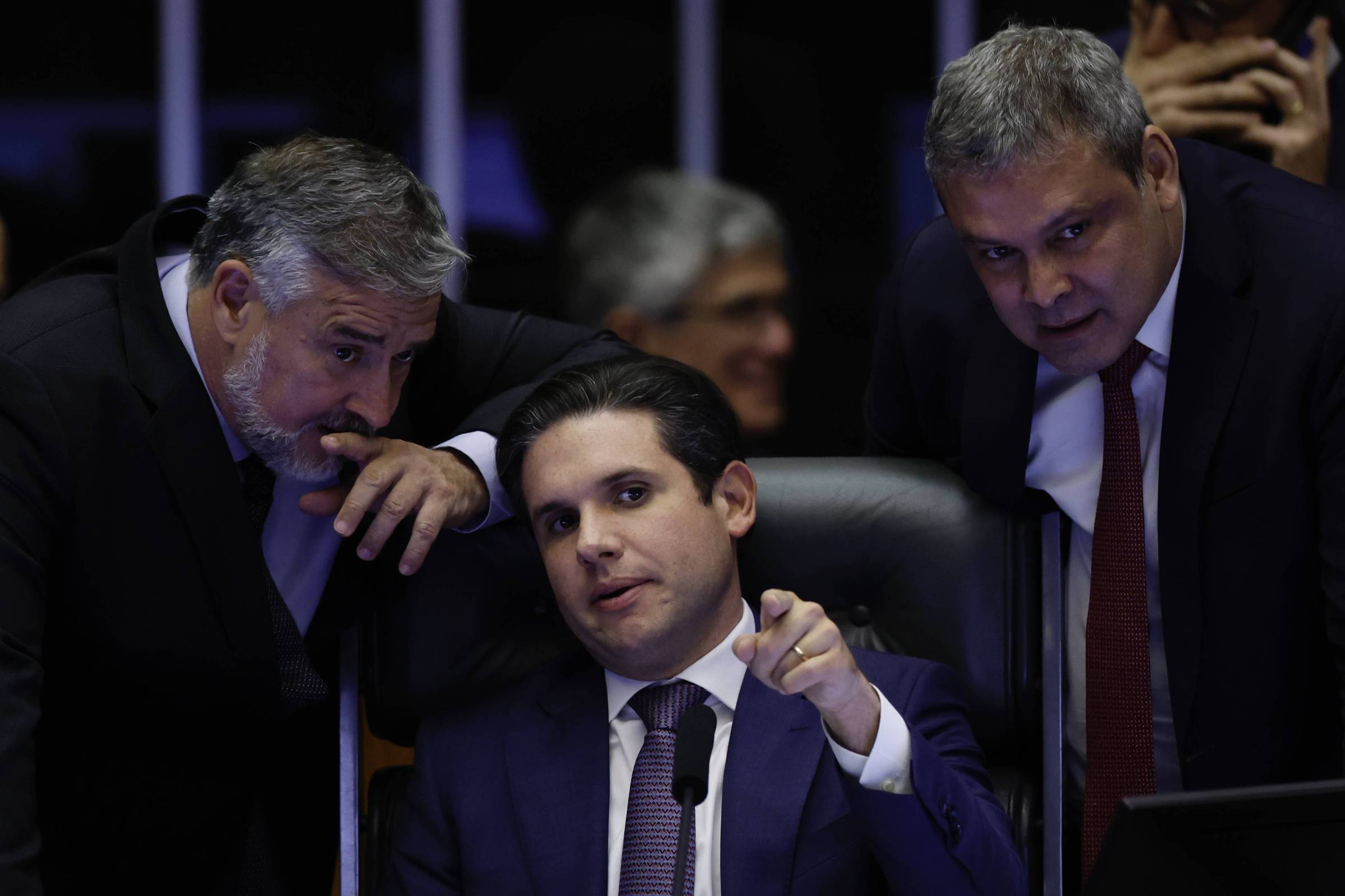 Hugo Motta encerra relação com líder do PT, acentuando tensão com governo Lula