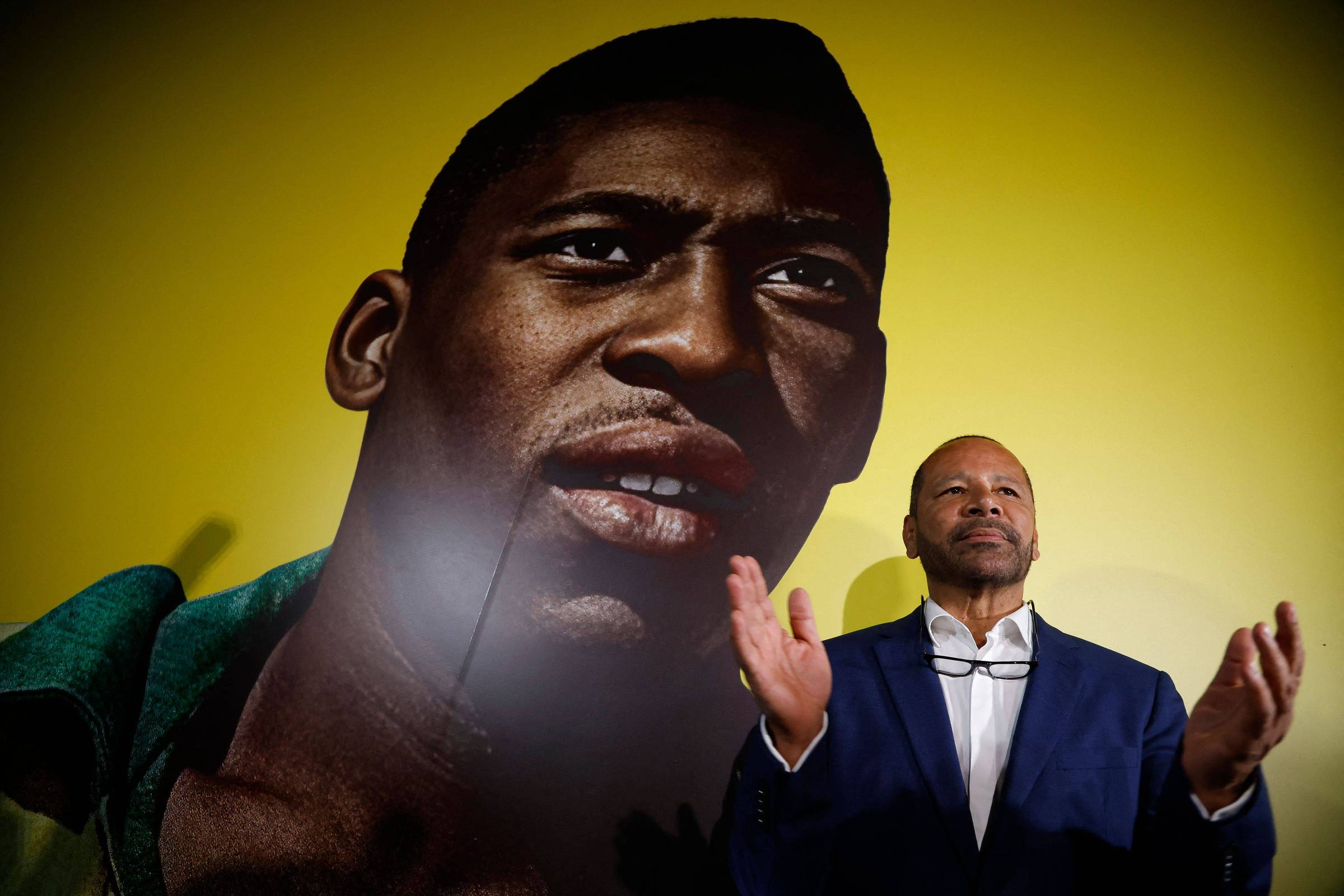 Pai de Neymar adquire marca Pelé e pretende unir nomes dos ídolos